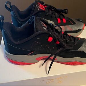 Jordan Men's Black and Red Athletic Shoes
